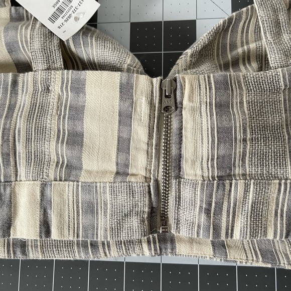 Abercrombie & Fitch Grey/Cream Cropped Knot Top L - Picture 6 of 8